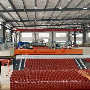 預制型塑(su)膠跑道設備與(yu)生(sheng)產線解析(xi) 卷(juan)材制造的技術(shu)與(yu)應用