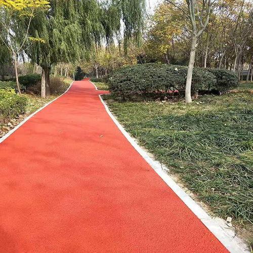 塑膠(jiao)跑道(dao)造價(jia)解(jie)析 不(bu)同(tong)類(lei)型(xing)及(ji)預制型(xing)卷材(cai)價(jia)格(ge)對比(bi)