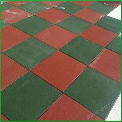 哈(ha)爾濱廣(guang)場預制型塑(su)膠(jiao)跑道(dao)施(shi)工(gong)全流(liu)程解析(xi) 從準(zhun)備(bei)、鋪(pu)裝到畫(hua)線